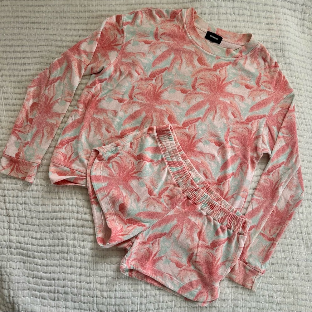 Monrow Palm Print Sweatshirt + Shorts Set 
XS/S